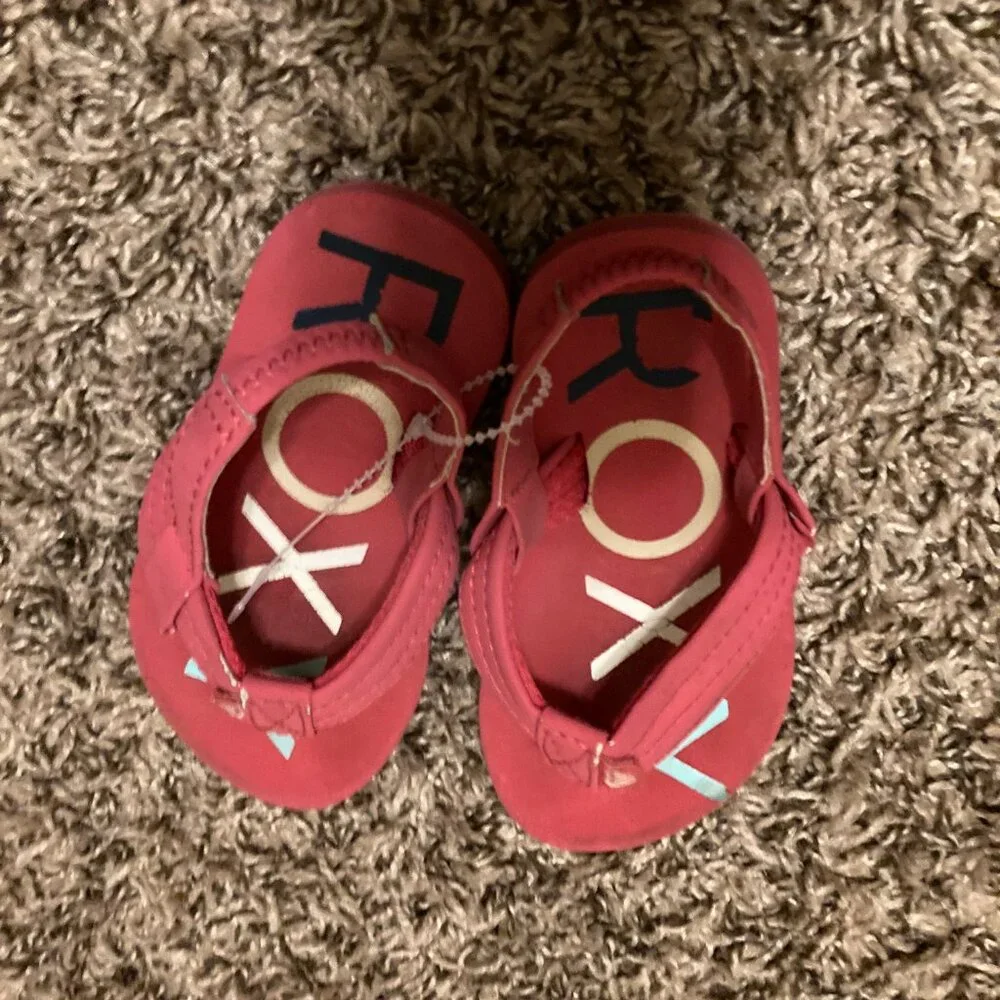 Roxy Girls Sandal Size 5/6 Flip Flop Thong Style Pink Fabric Strap
